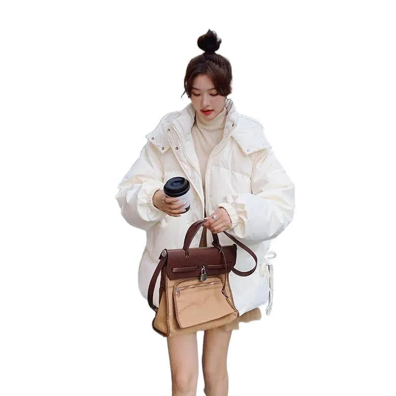 Women's loose sleeveless padded jacket with princess sleeves in milky white or black colours