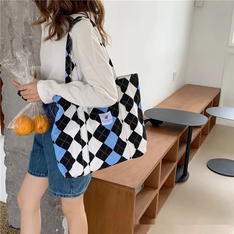 Large canvas shoulder bag for women with three-dimensional pocket in Oxford cloth fabric