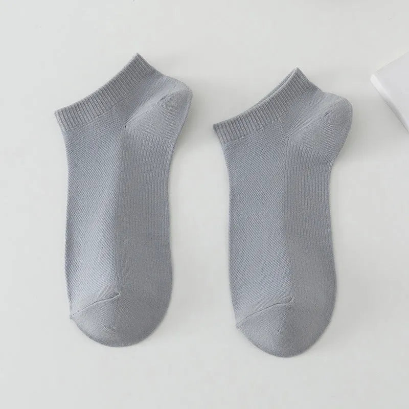 Solid colour low-cut polyester boat socks in six colour options with breathable fabric