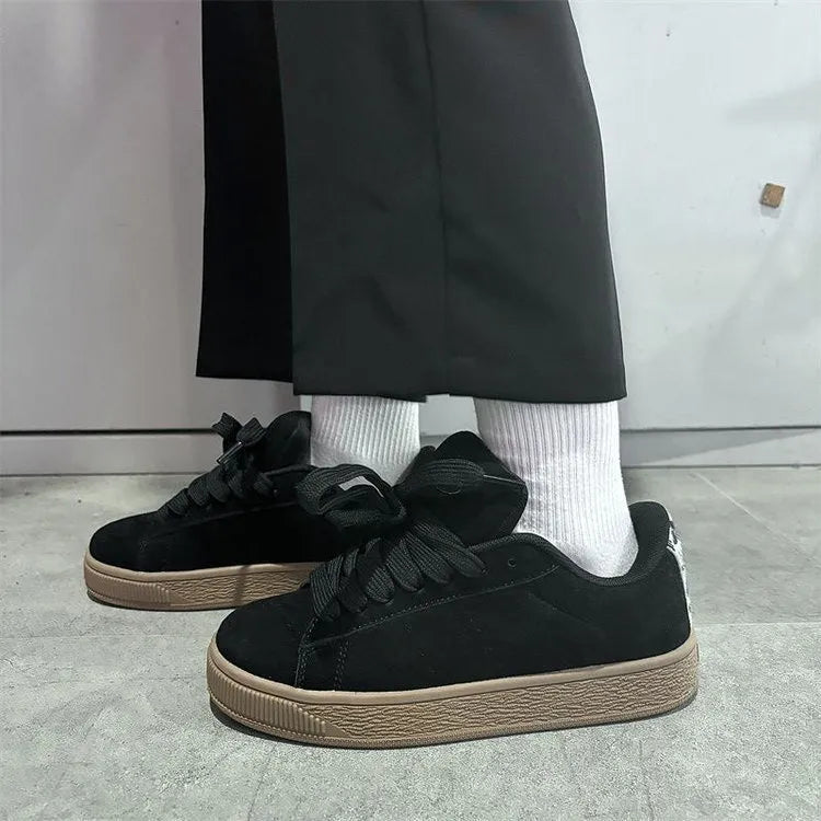 Retro black low-top sneakers with round toe, waterproof platform, and injection-moulded rubber sole