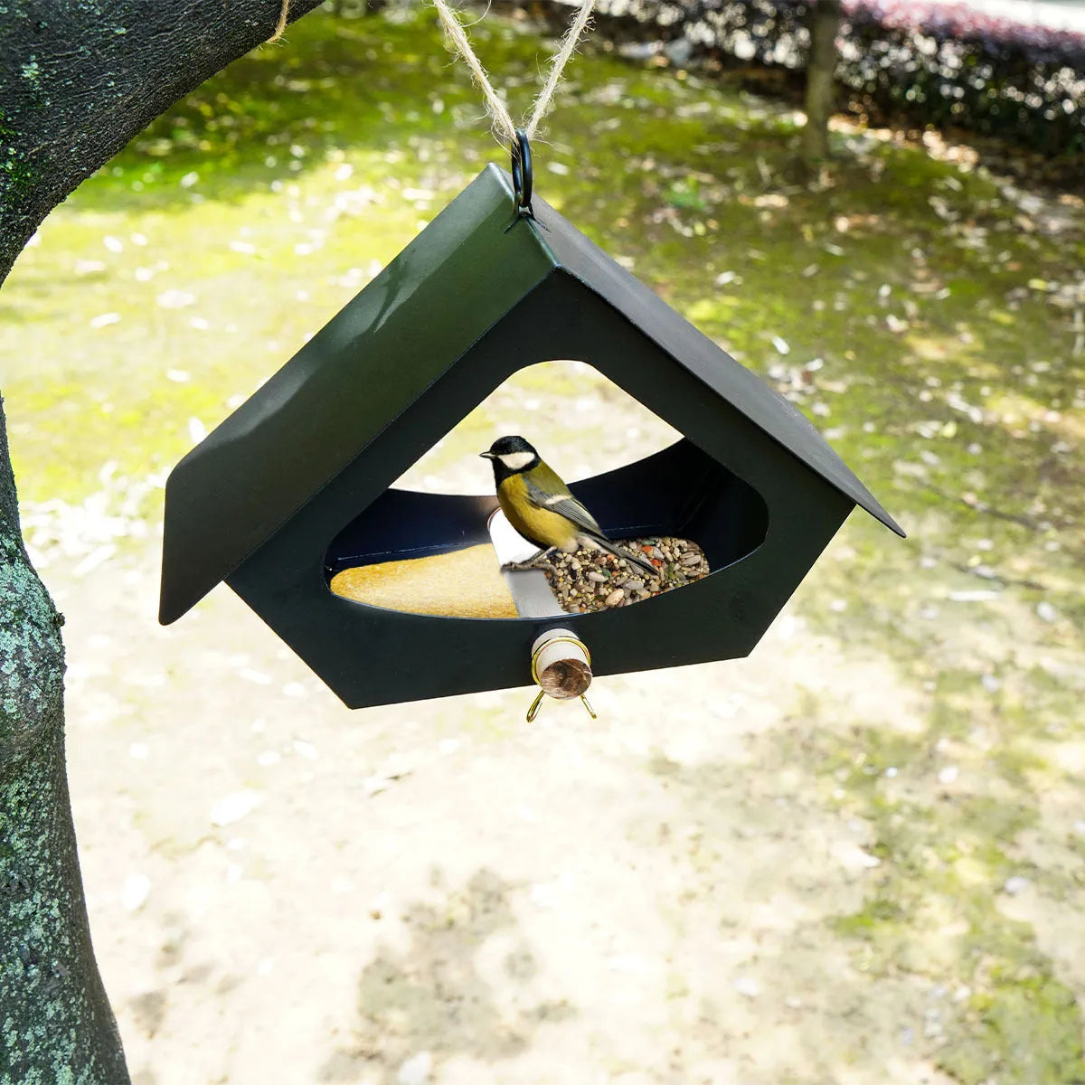 Modern European-style iron bird nest feeder in silver colour for garden decoration