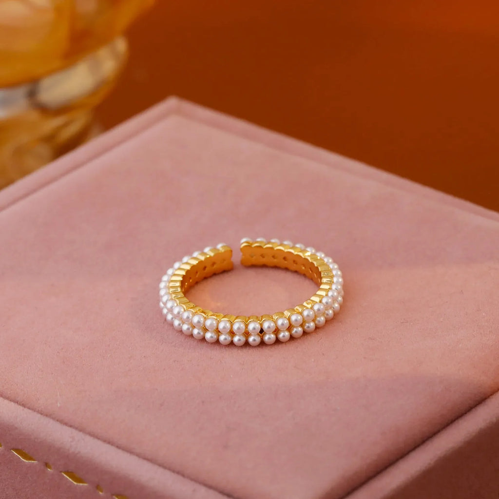 Gold open-mouth women's ring with geometric round shape and electroplated copper construction