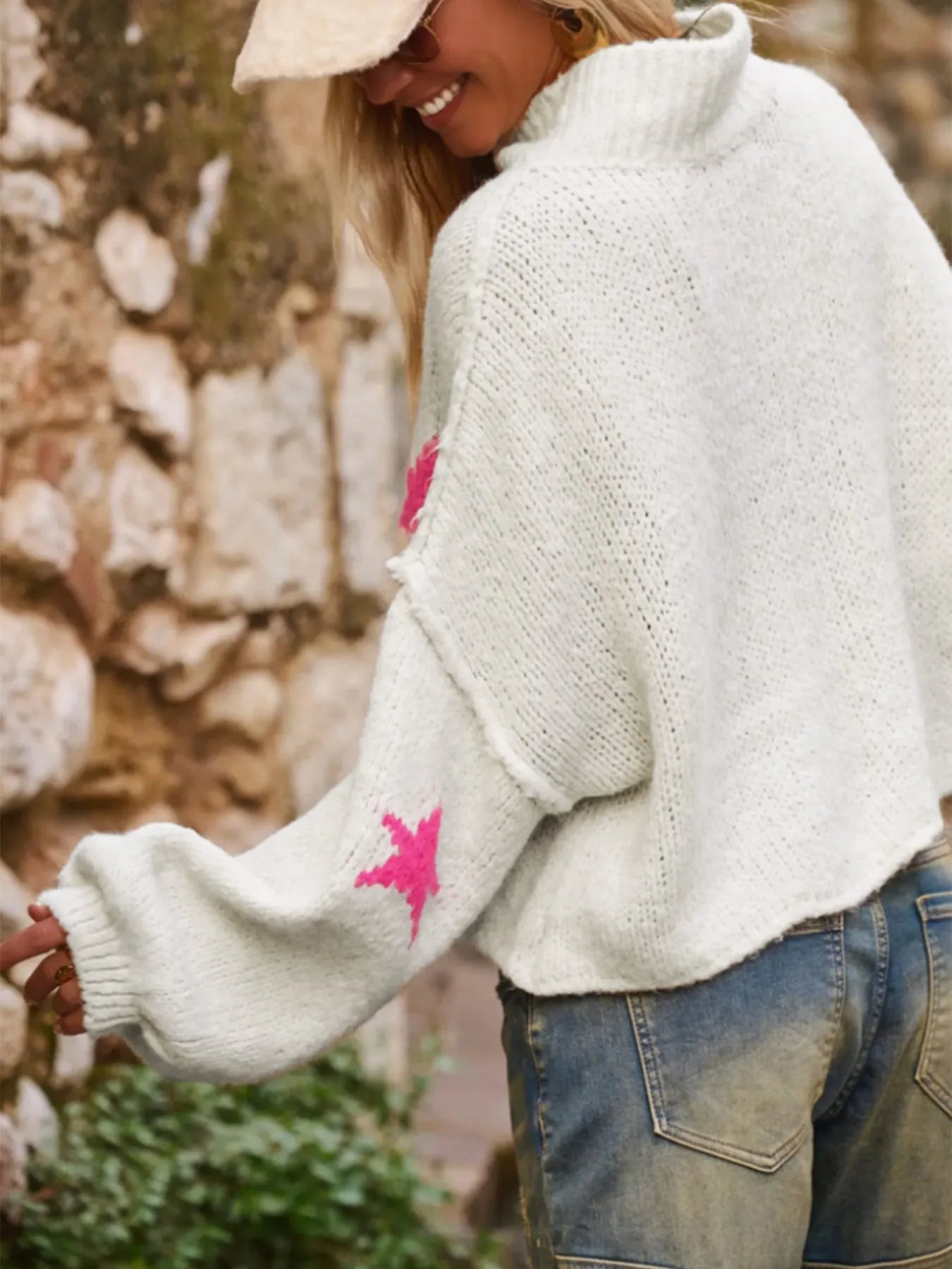 Women's white imitation velvet turtleneck pullover with five-pointed star pattern