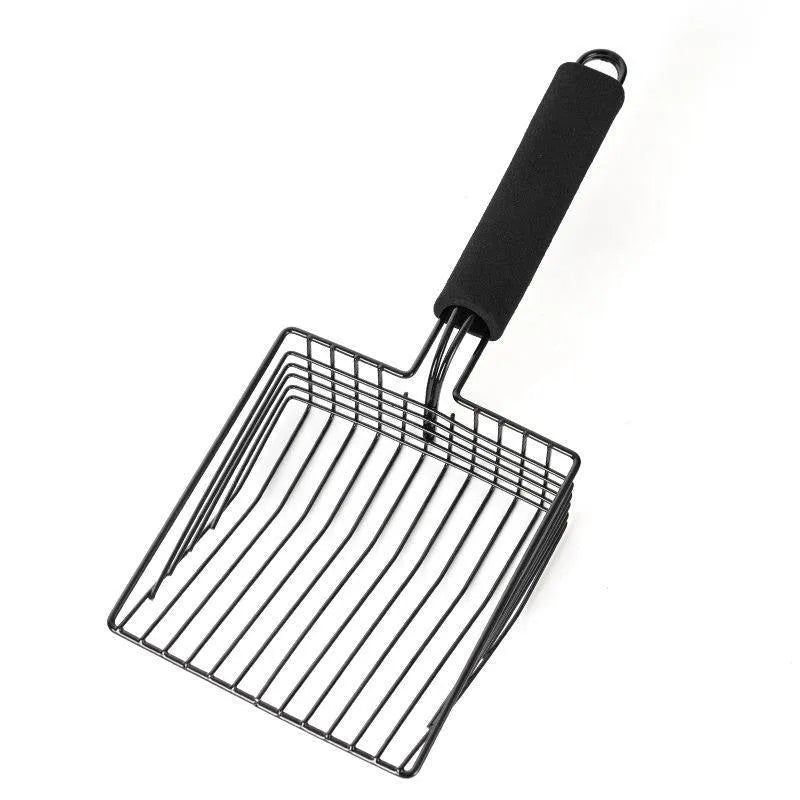 Black metal cat litter scoop with 0.8cm gap between tines for waste removal