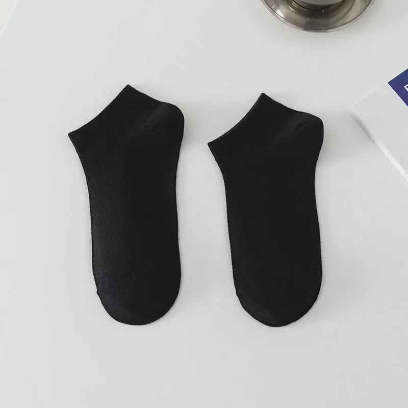 Solid colour low-cut polyester boat socks in six colour options with breathable fabric