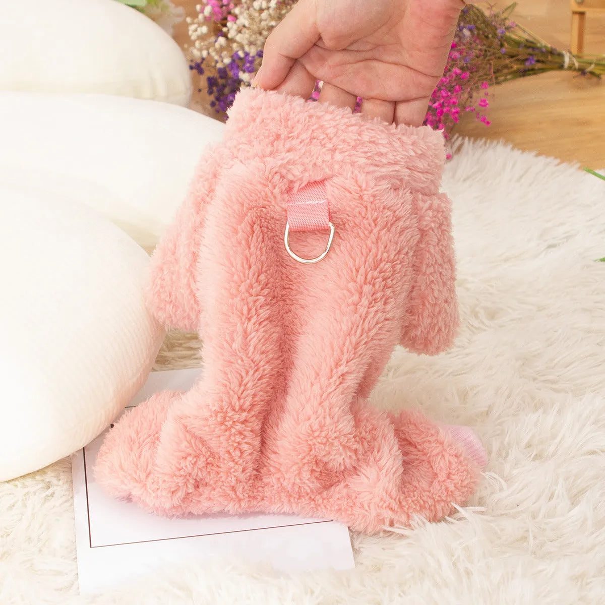 Four-legged dog clothes in plush cotton velvet with high collar and towing ring