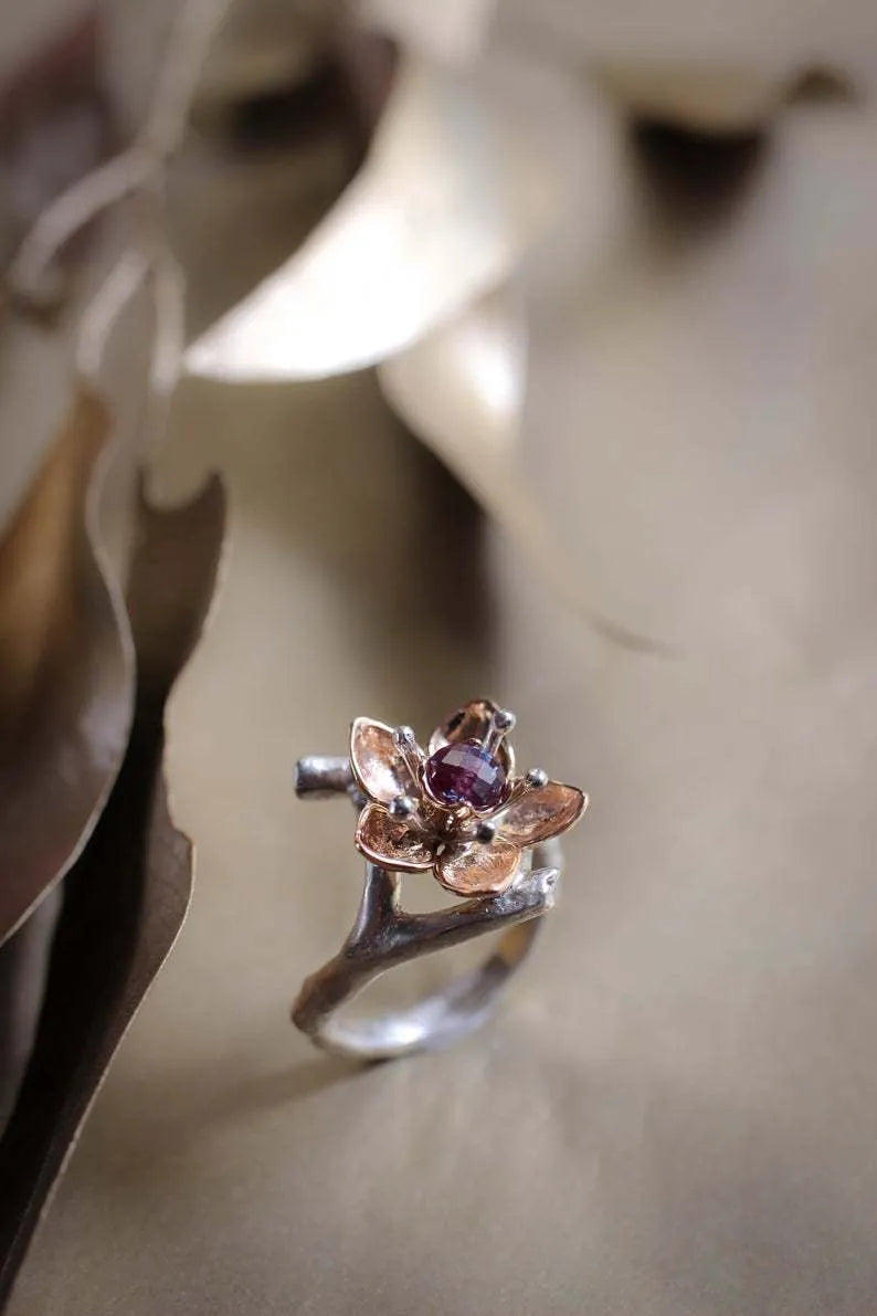 Silver two-tone alloy women's ring with geometric floral pattern, shown in UK size no.7