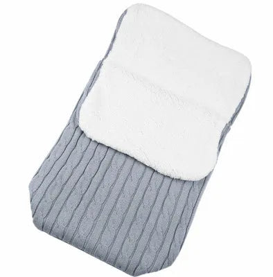 Envelope-style baby stroller sleeping bag in a plain colour with thick cotton wool filling and lamb cashmere lining.