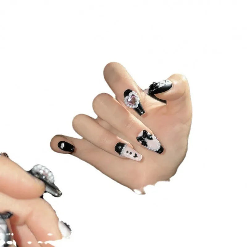 Black pink heart hand-painted detachable manicure set with bow patterns