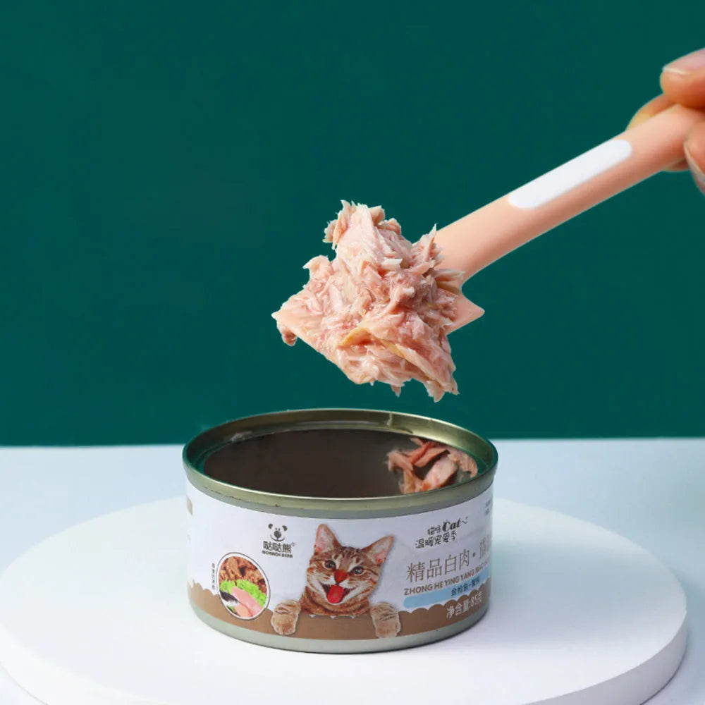 TPR long-handle pet food spoon with right-angle head for scraping canned wet food.