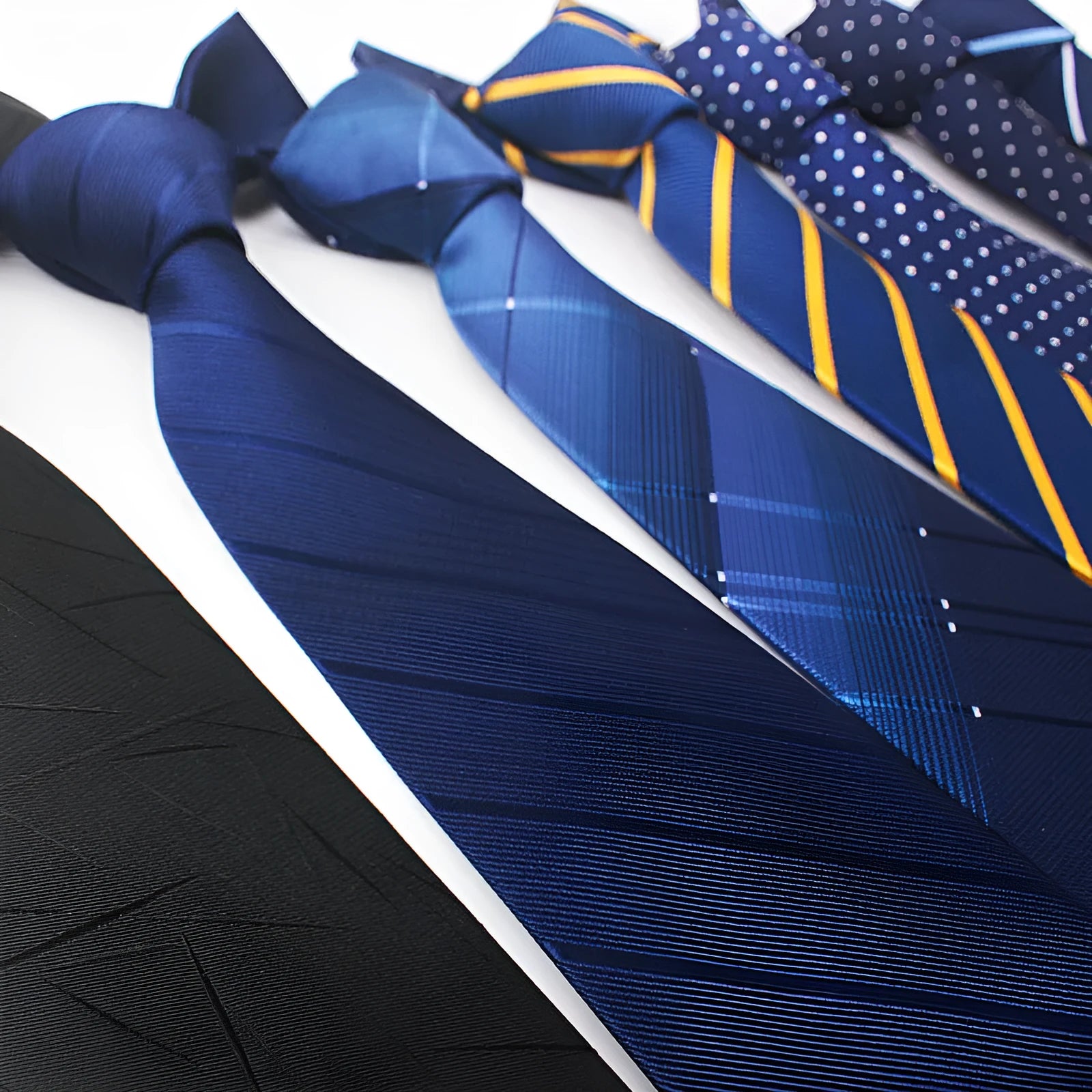 Men's 8CM wide striped formal tie in polyester jacquard weave available in multiple colours