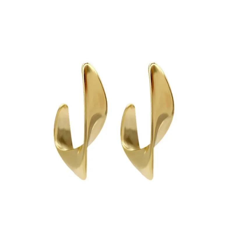 Metal twisted geometric earrings with round shape in gold or silver electroplated finish