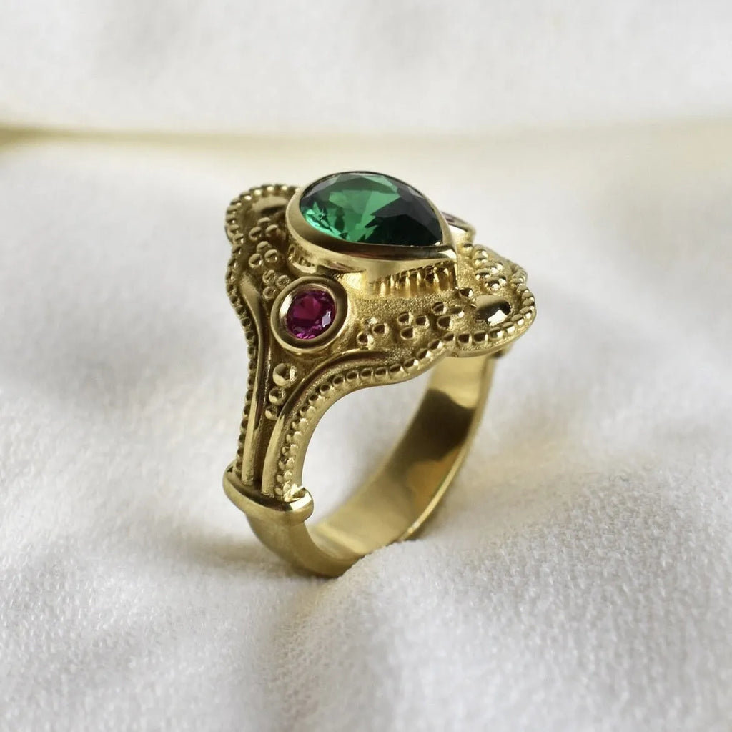 Geometric gold electroplated alloy women's ring in golden lvzuan colour with ins style design