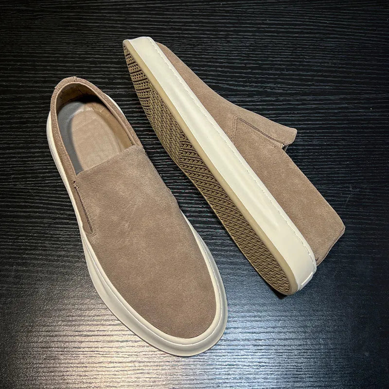 Men's casual PU leather shoes in grey colour with round toe and mid heel