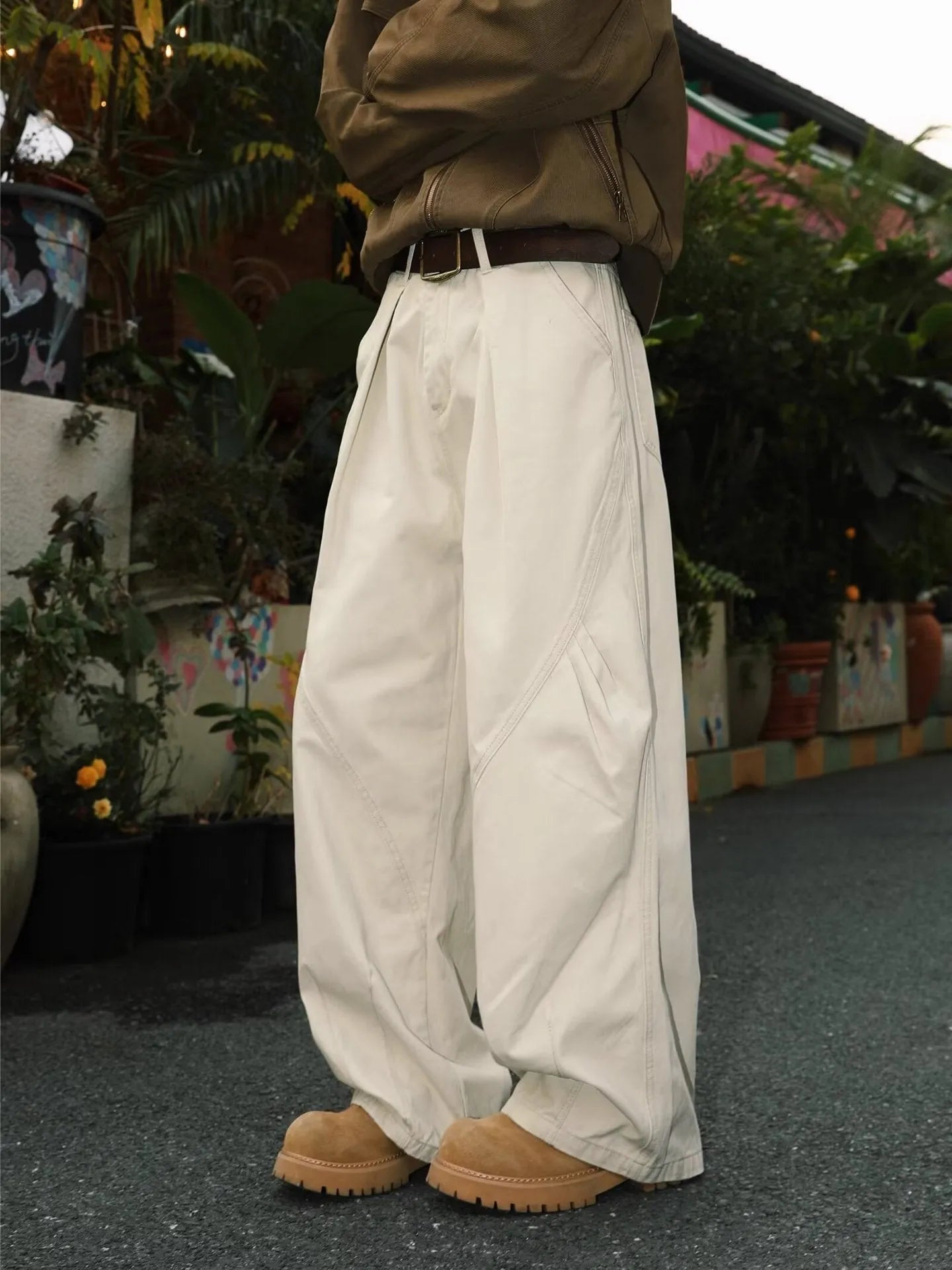 Men's straight-leg trousers with pleated front and striped pattern in cotton-polyester blend