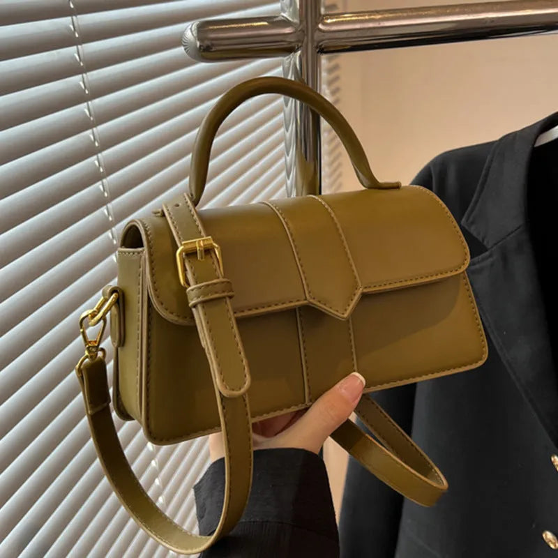 Women's horizontal square messenger bag in polyurethane leather with file compartment interior