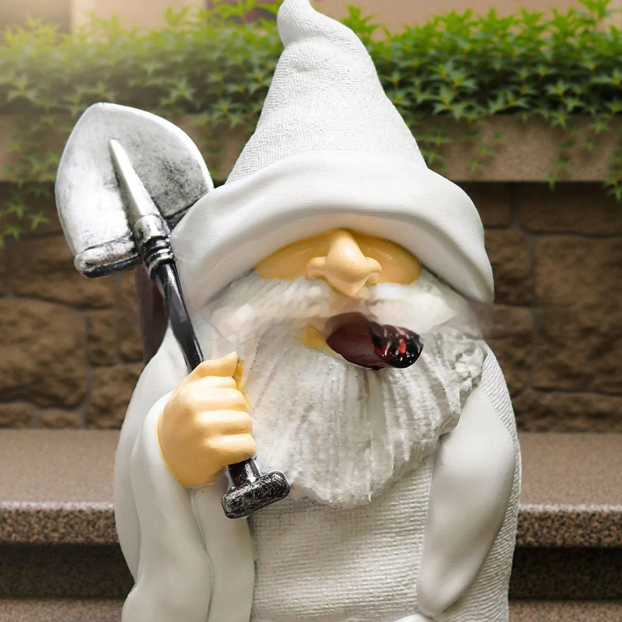 Smoking Shovel Dwarf Christmas resin craft ornament for garden decoration