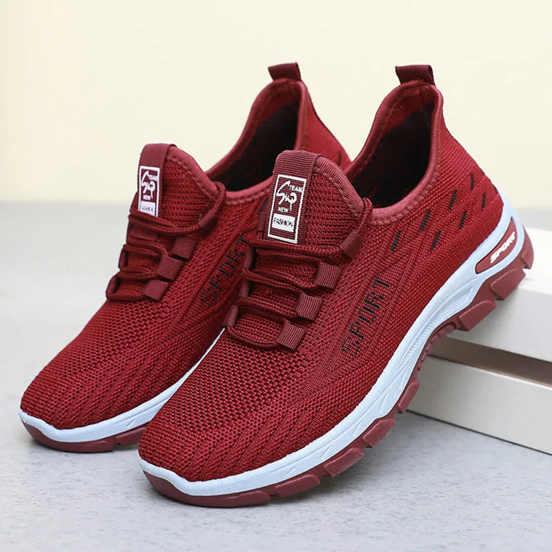 Casual sneakers with low-top design and round toe in various colours for men and women