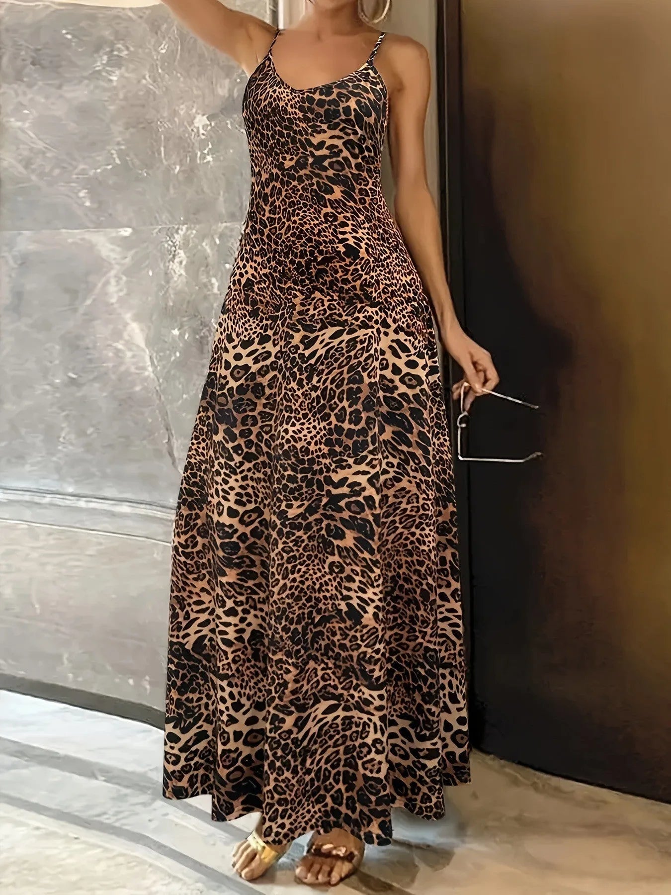 Dark brown leopard print sleeveless dress with milk silk fabric and hip skirt silhouette