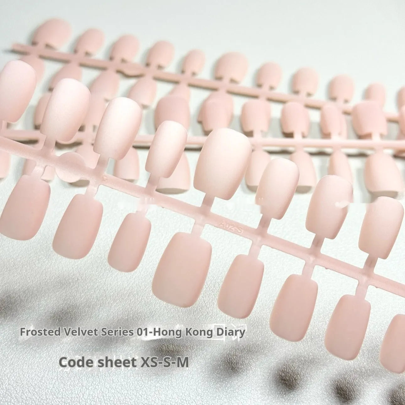 Frosted velvet Cat's Eye artificial nail set with aurora design in short ladder XS, S and M sizes