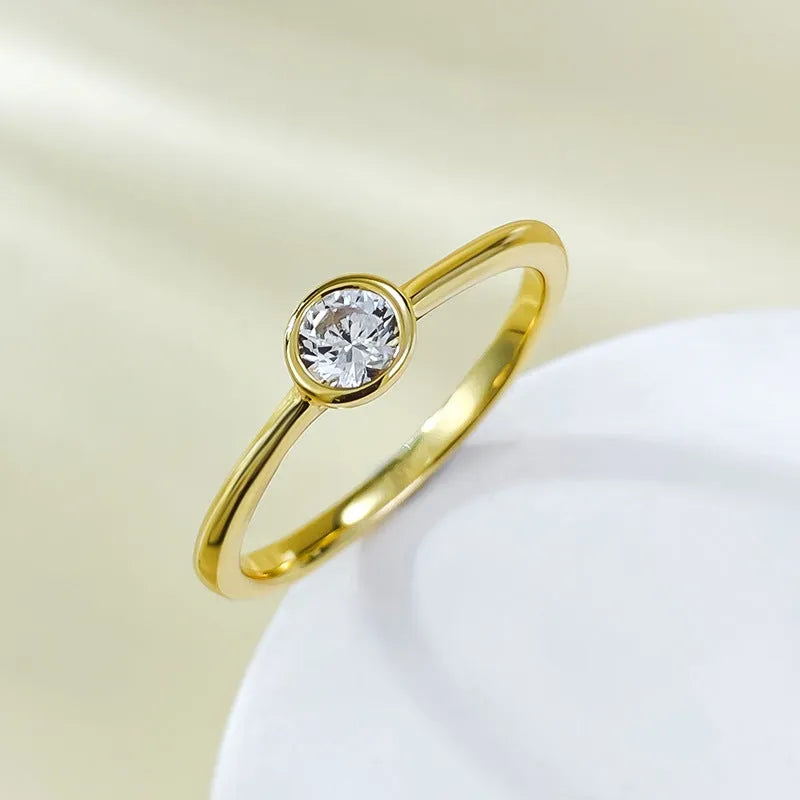 Minimalist women's silver ring with crown shape and line engraving in electroplated gold or platinum finish