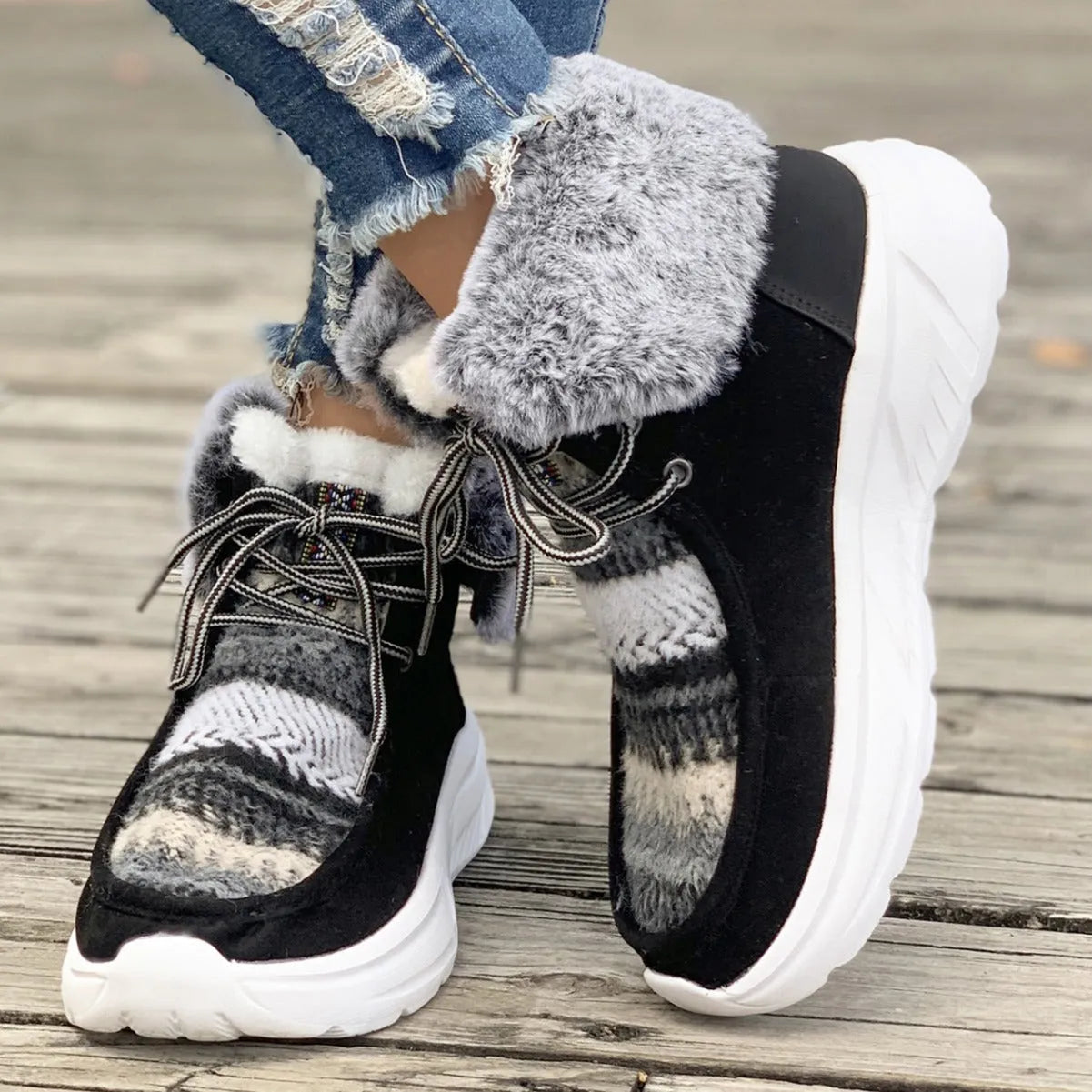 Women's beige lace-up snow boots with suede upper and artificial fur lining
