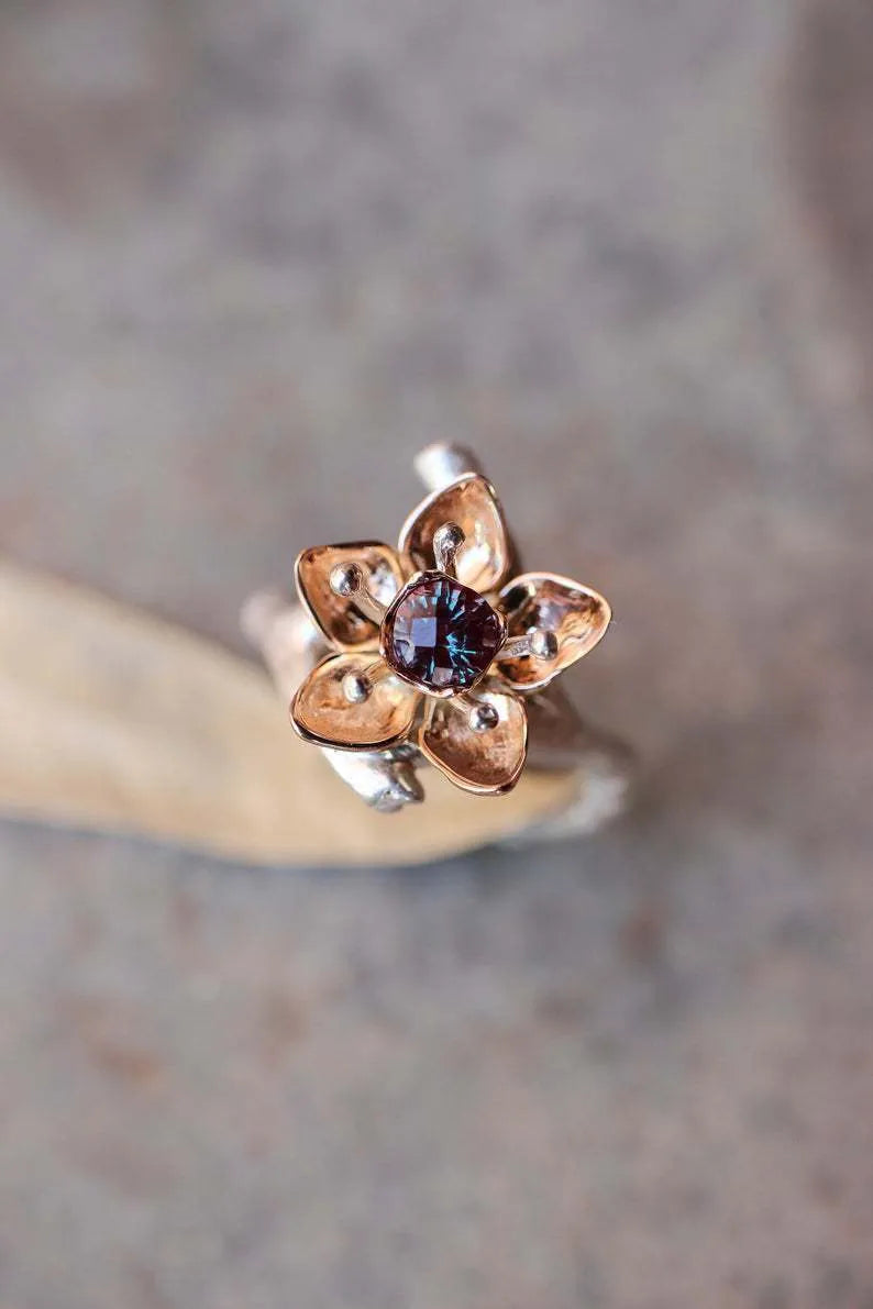 Silver two-tone alloy women's ring with geometric floral pattern, shown in UK size no.7