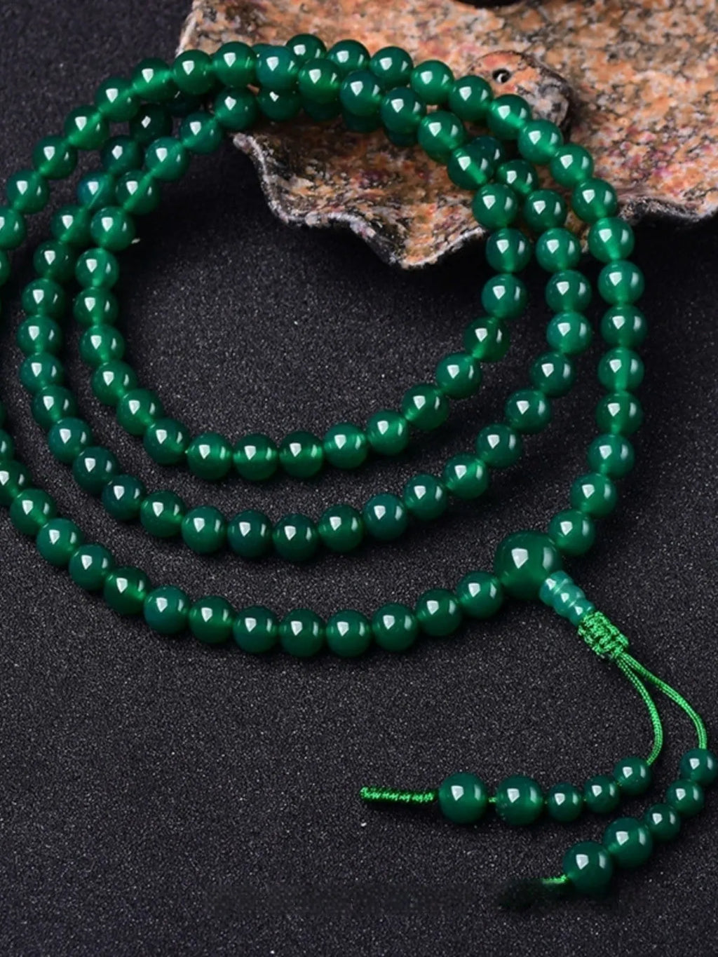 Natural green agate Buddhist bracelet with Thangka pendant and 108 beads for meditation
