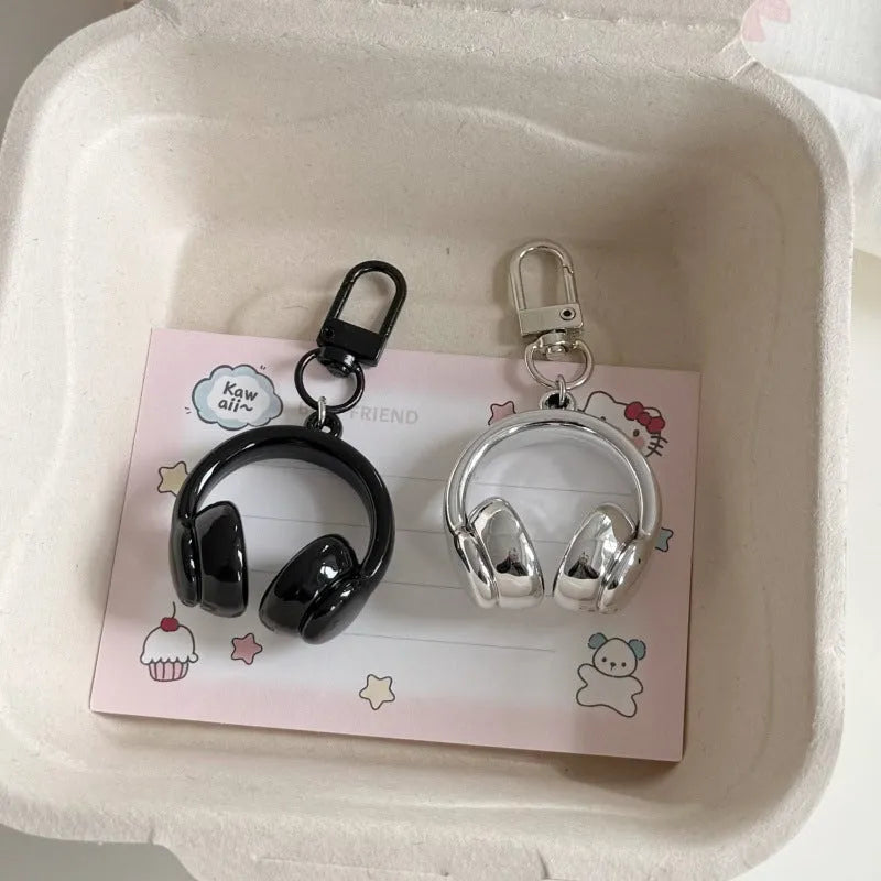 Small earphone pendant keychain with baking varnish finish in five colours silver black pink purple white