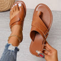 Women's flat heel leisure slippers in artificial PU, cream-white colour, with metal and leather stitching detail, side view