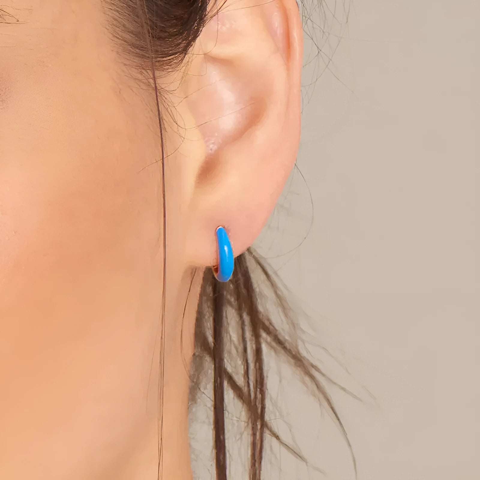 Oval curved women's earrings with colourful epoxy drip coating in geometric U-shape design.