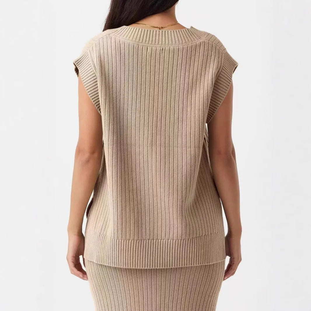 V-neck sleeveless pullover vest in camel or white viscose fibre with loose fit