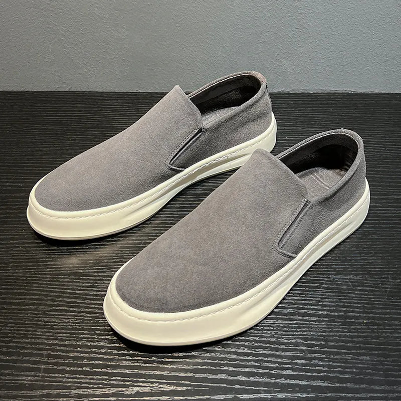 Men's casual PU leather shoes in grey colour with round toe and mid heel