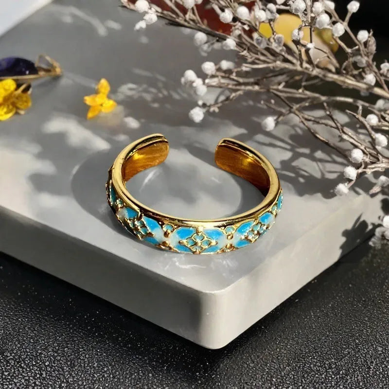 Adjustable Chinese gourd ring with zircon inlay showing floral and bow elements in oil-drip finish