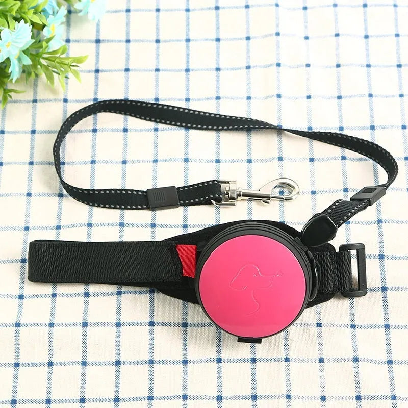 Automatic retractable pet leash extended to 3 metres with nylon rope and hands-free handle