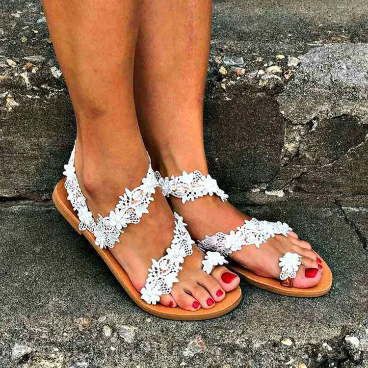 White plus size women's flat sandals with rhinestone flower decoration on patent leather