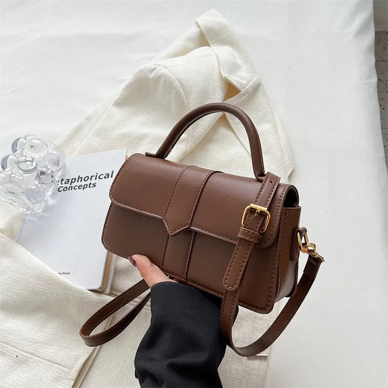 Women's horizontal square messenger bag in polyurethane leather with file compartment interior