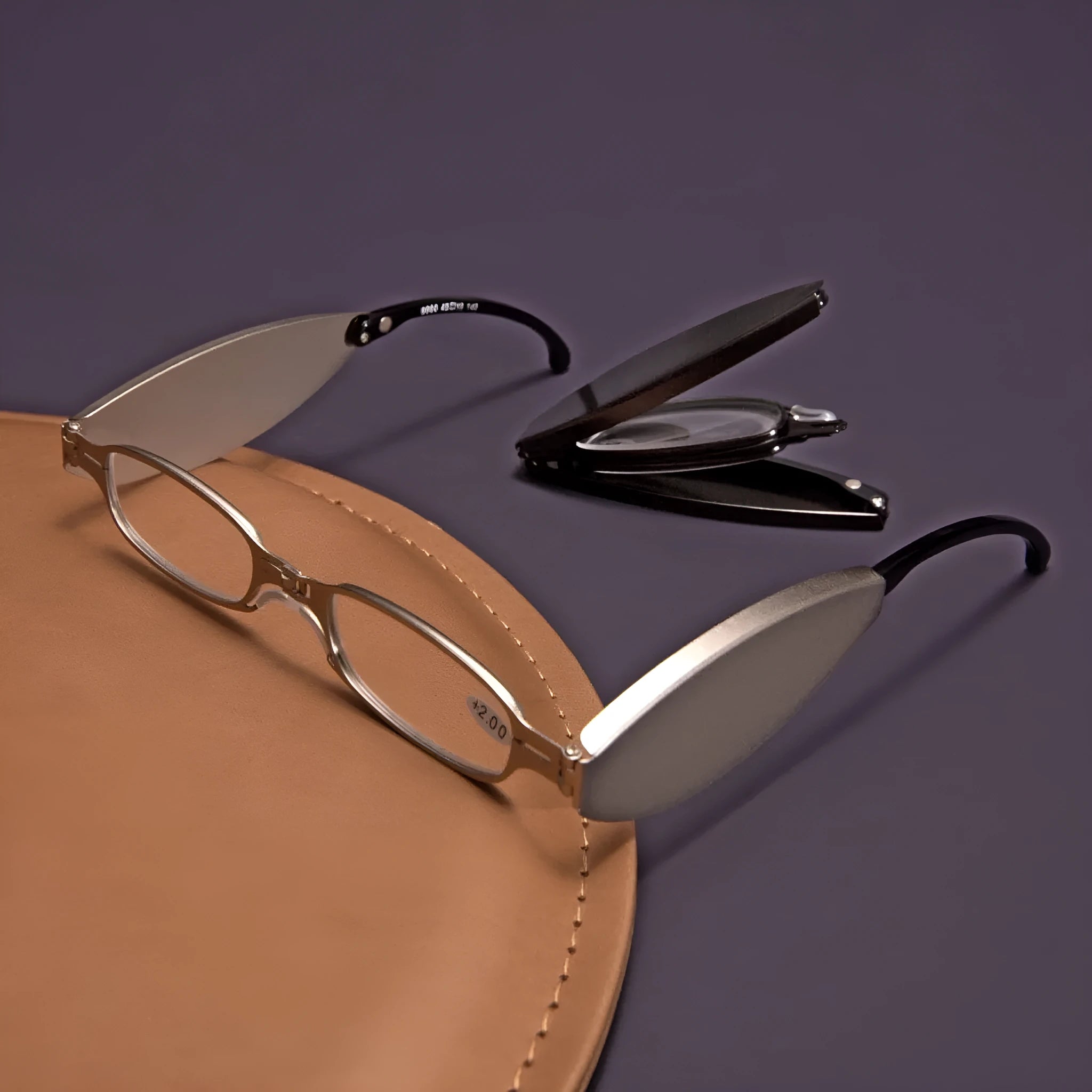 Folding pocket presbyopic glasses for men with metal frame in black or silver colour options