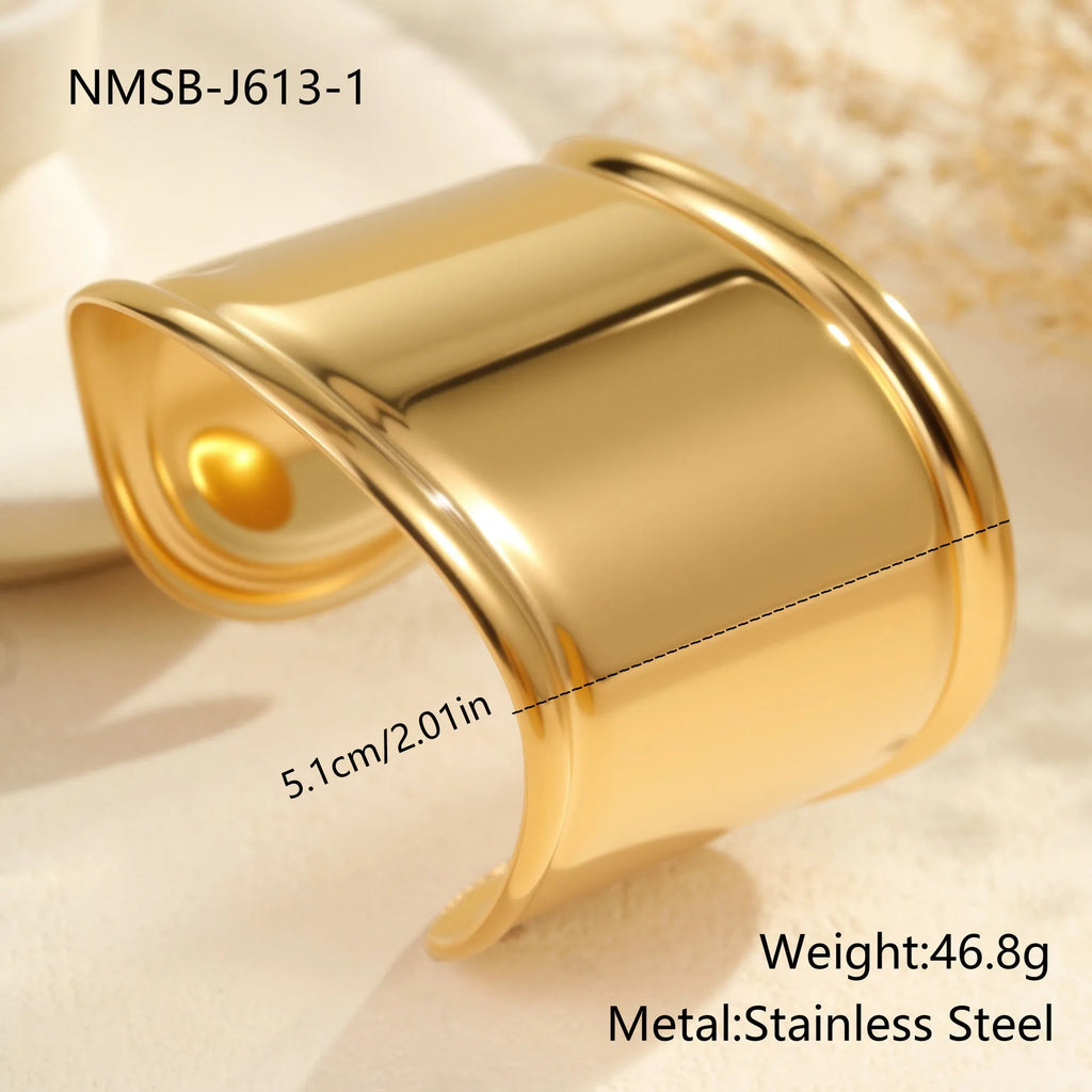 Women's fashion bracelet with gold-plated wave design and geometric elements