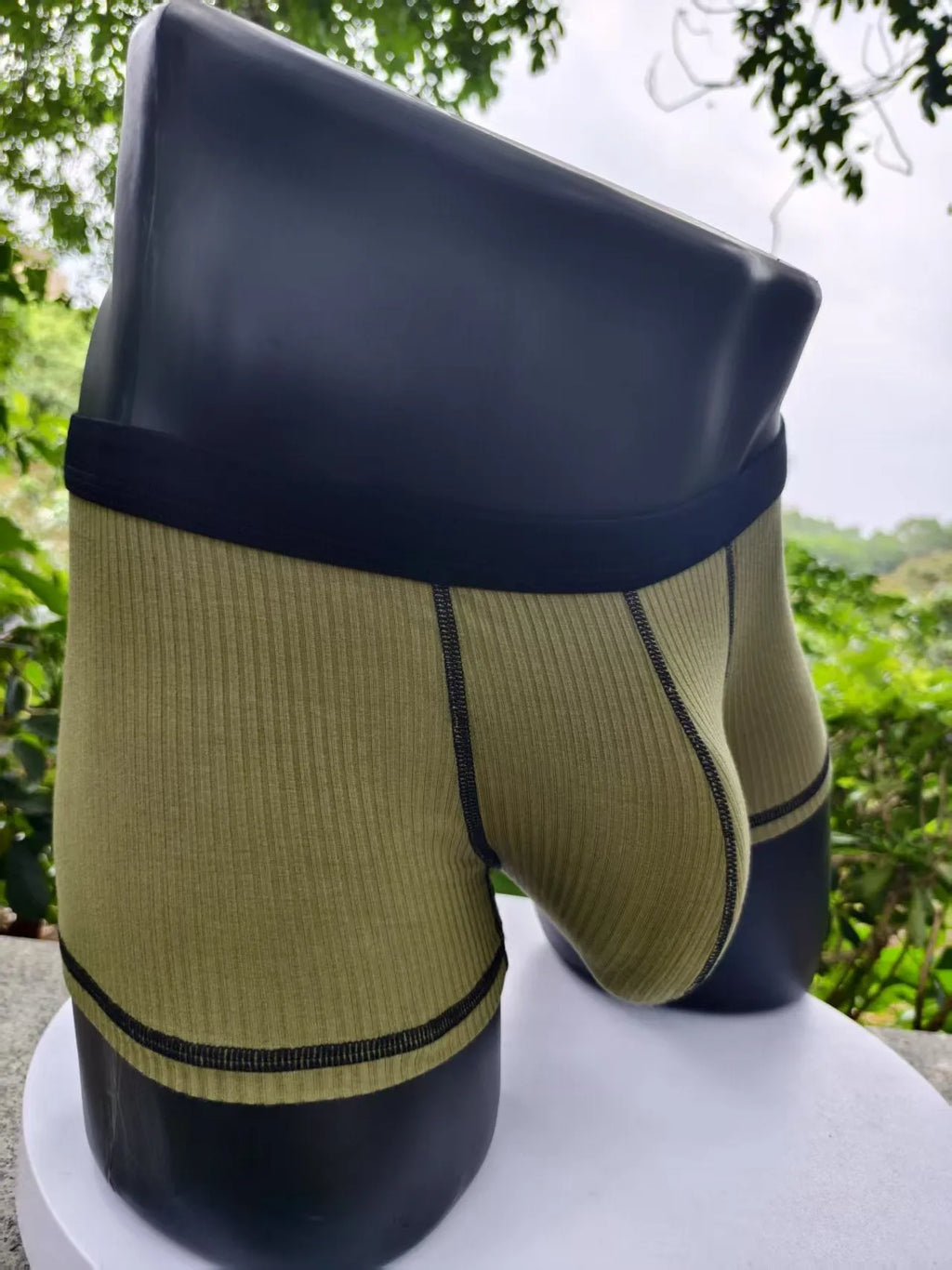 Solid colour men's boxers on a white background, showing thin breathable fabric and body-shaping fit.