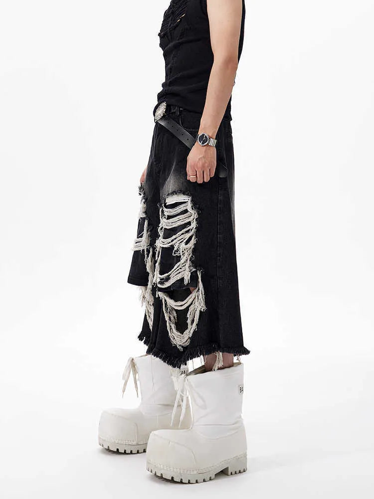 Black women's cropped wide-leg jeans with a mid-high waist and loose fit