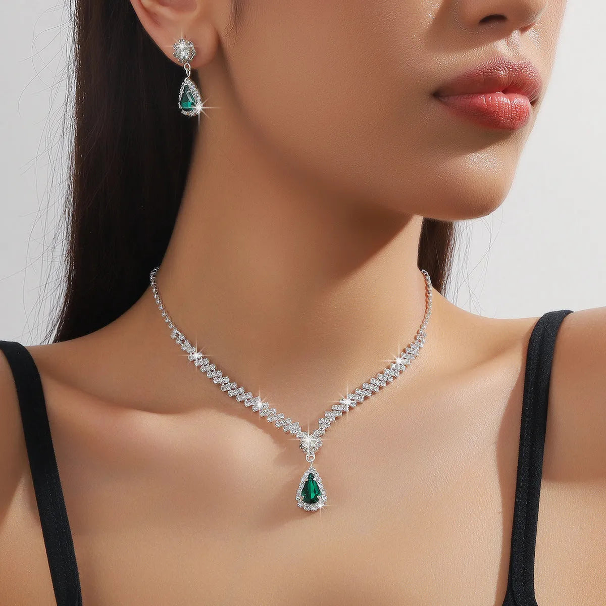 Claw chain necklace and matching earrings set with drop-shaped rhinestones in multiple colour options