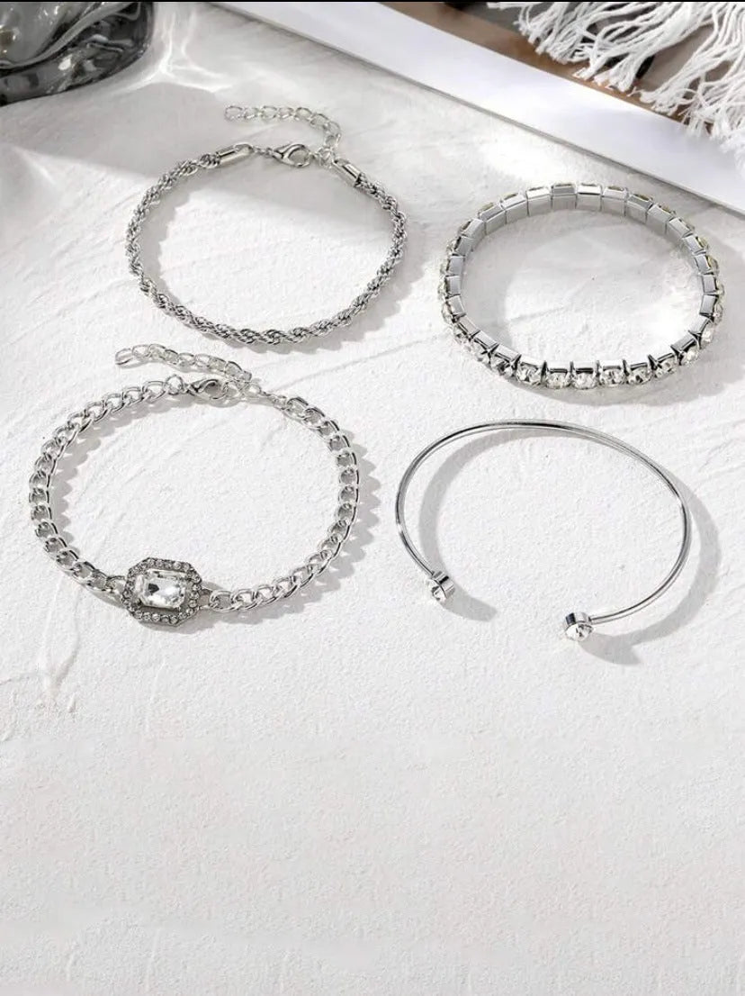 Four-piece retro metal chain bracelet set with square diamond geometric shapes in gold or silver alloy for women
