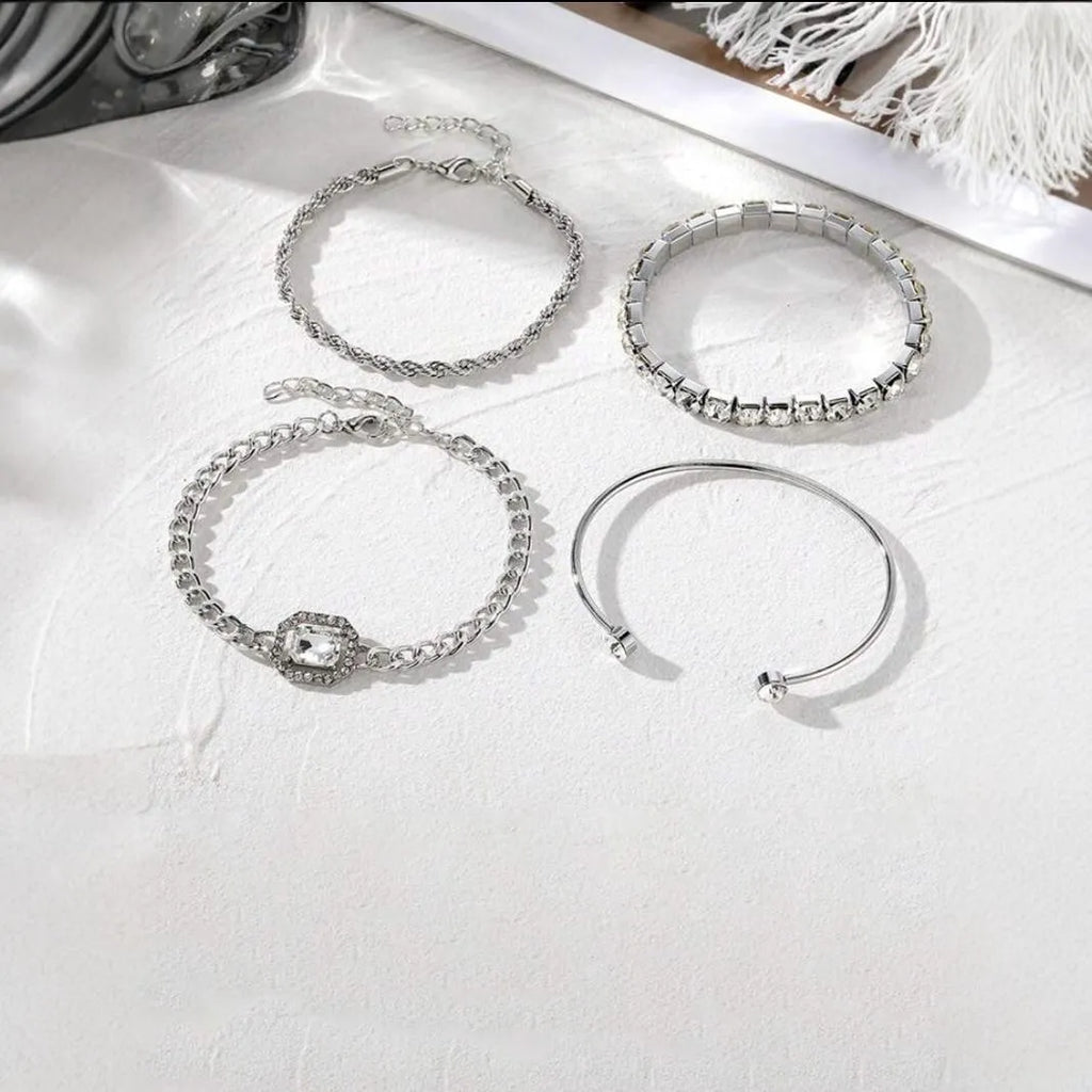 Four-piece retro metal chain bracelet set with square diamond geometric shapes in gold or silver alloy for women