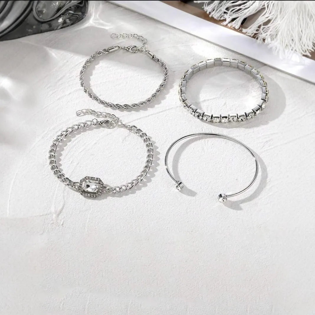 Four-piece retro metal chain bracelet set with square diamond geometric shapes in gold or silver alloy for women