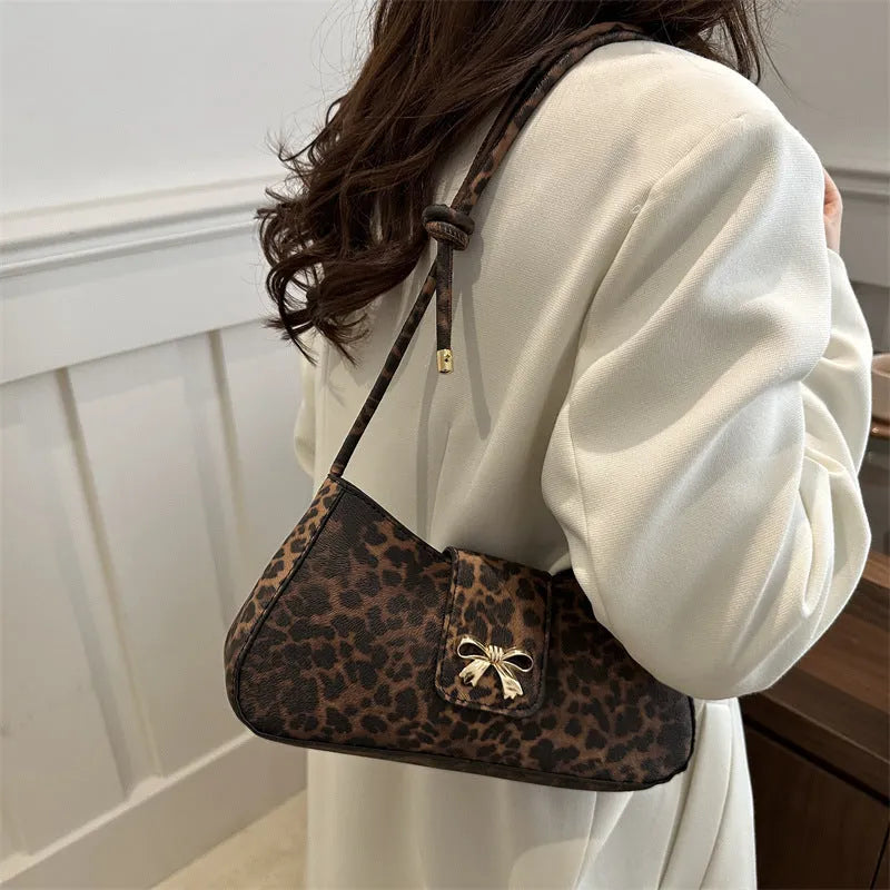 Women's large capacity casual PU handbag in black with sandwich pocket exterior design