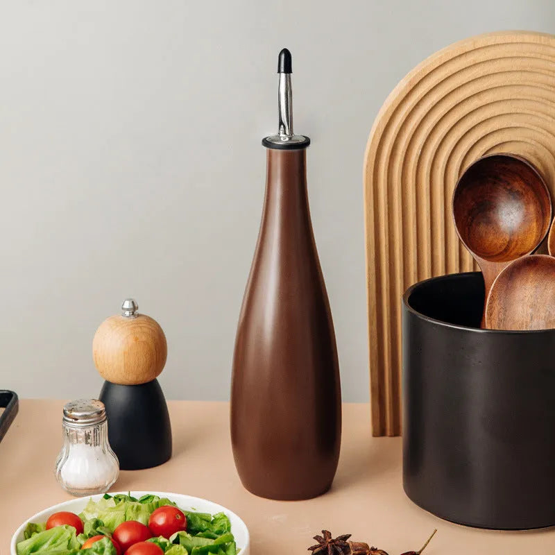 Ceramic oil pot with conical funnel and integrated brush in black, coffee or white colour
