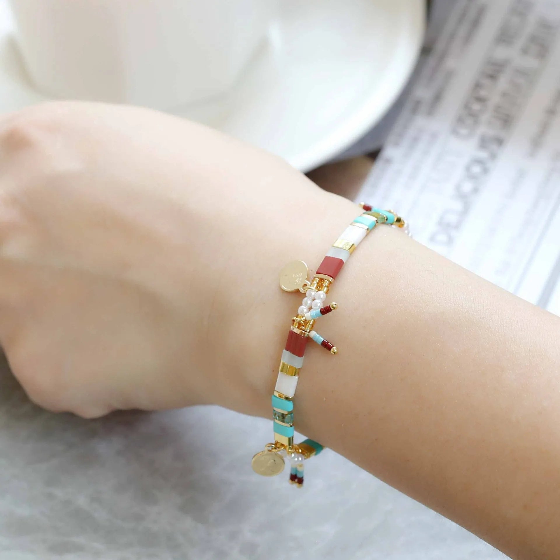 Women's handmade glass beaded bracelet with imitation pearls in European and American style