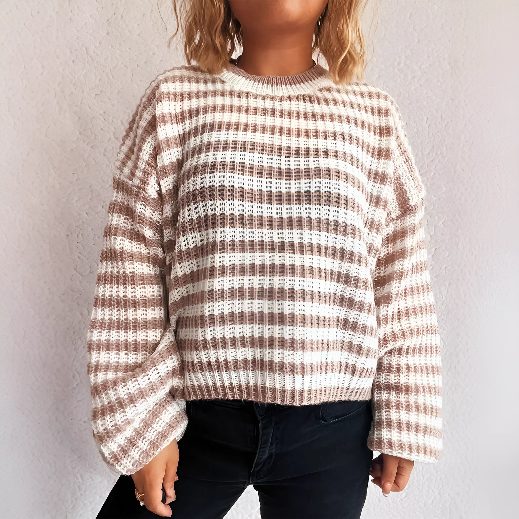 Women's vintage stripe knitted top with round neck and long sleeves in loose fit polyester fabric