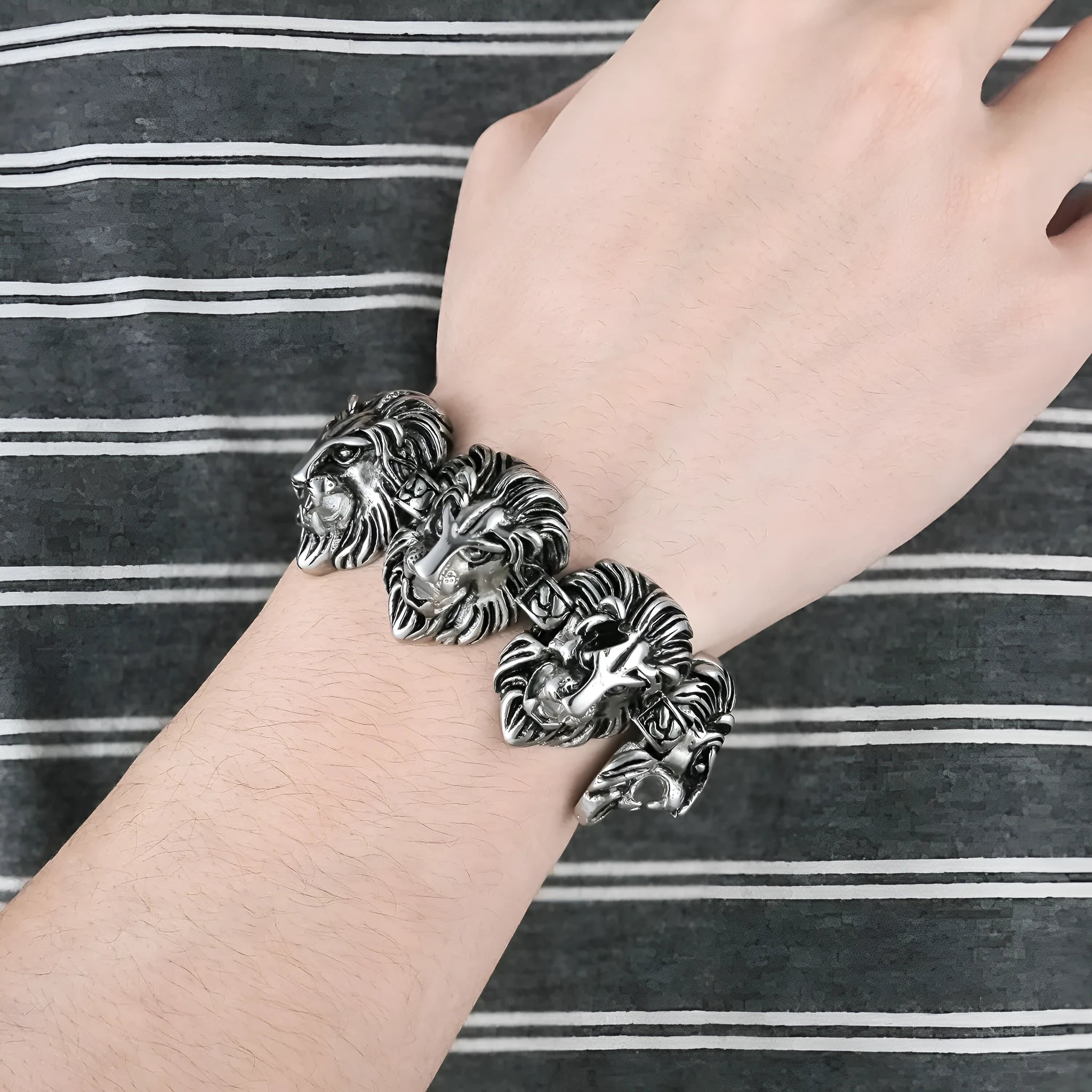 Men's titanium steel bracelet with retro lion's head design, polished steel finish
